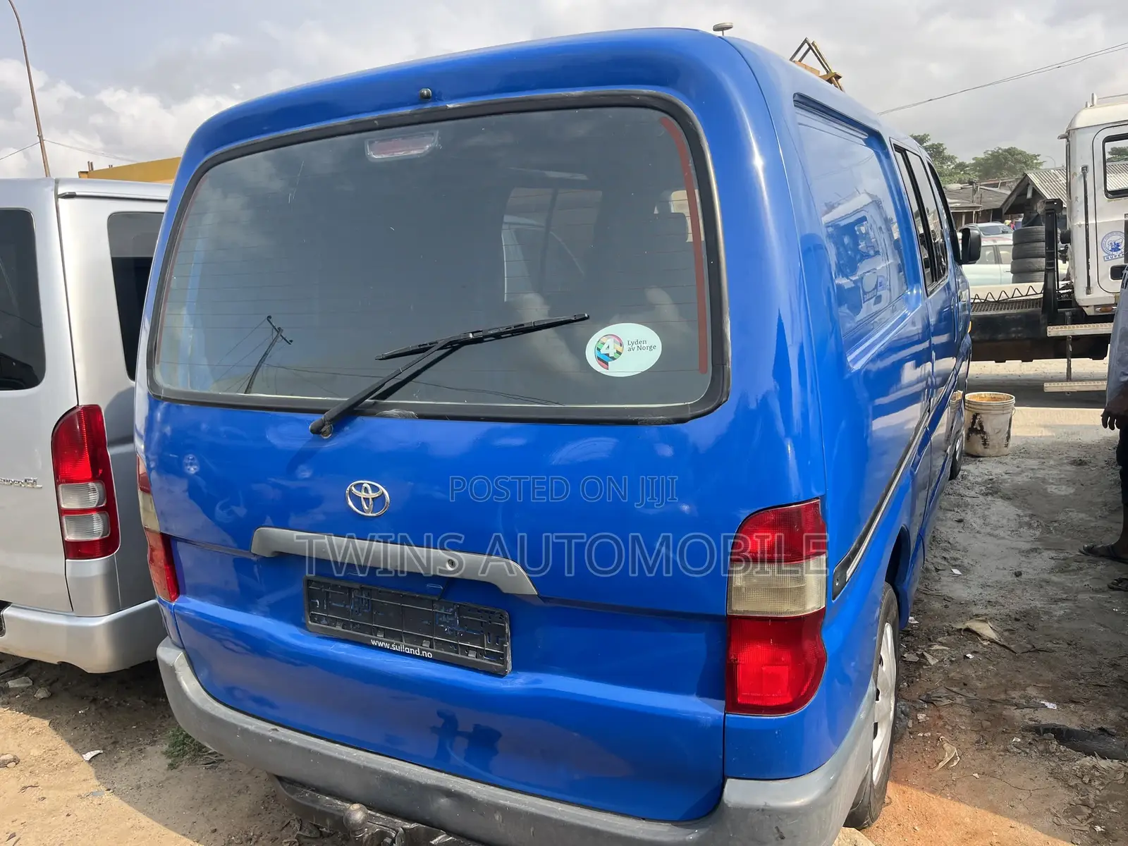 Toyota HiAce 2003 Blue