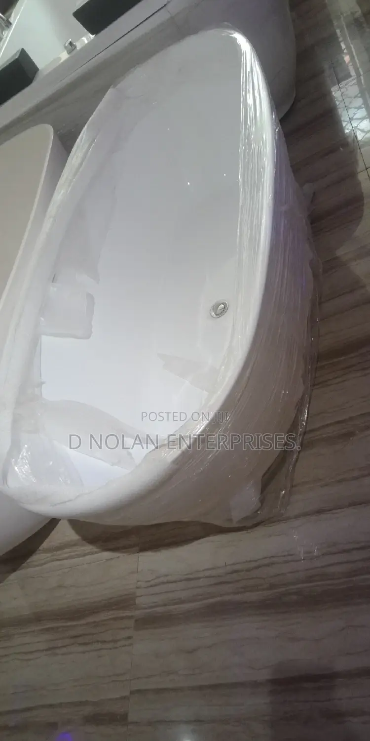 Oval Shape Stand Alone Bath Tub