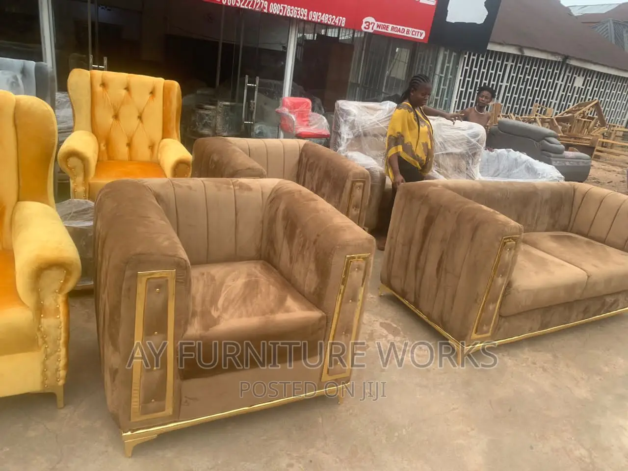 Well Foamed Chesterfield Sofas