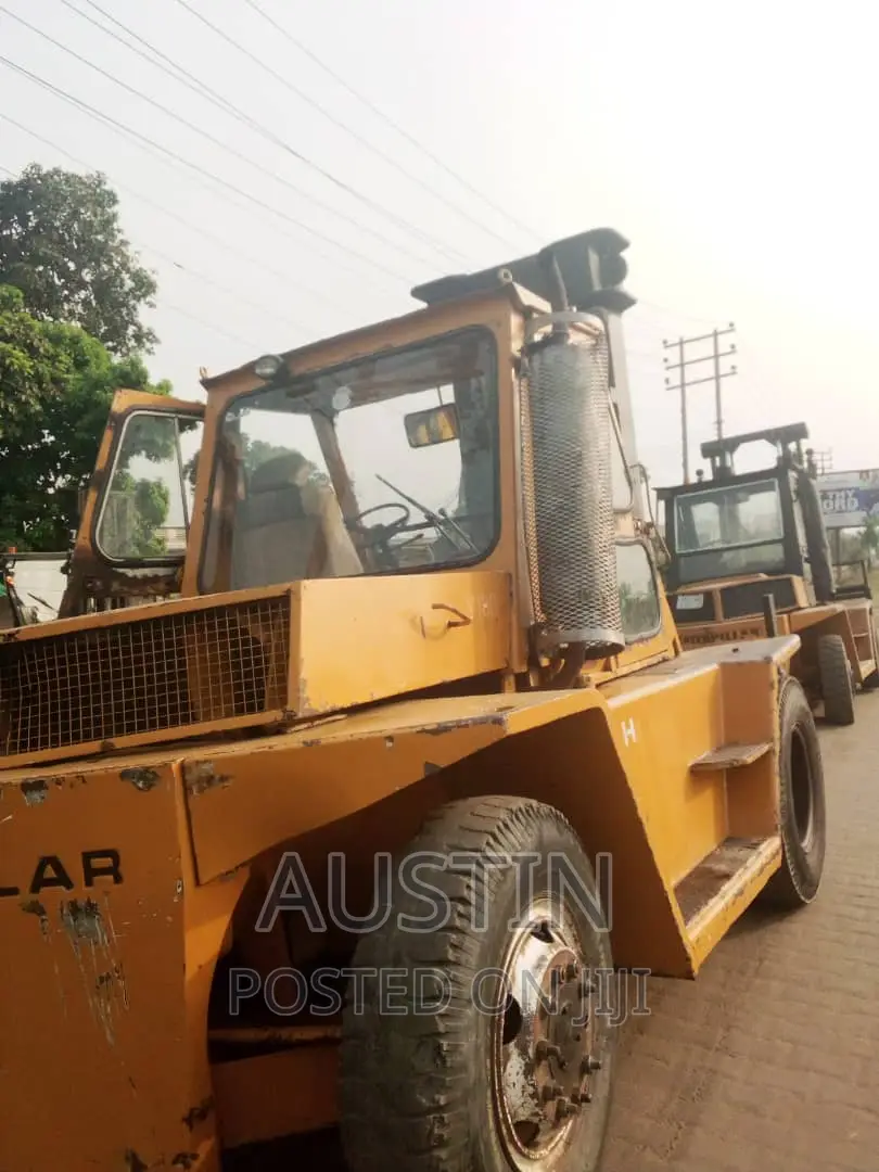 Self-Loader, Payloader and Forklifts for Hire