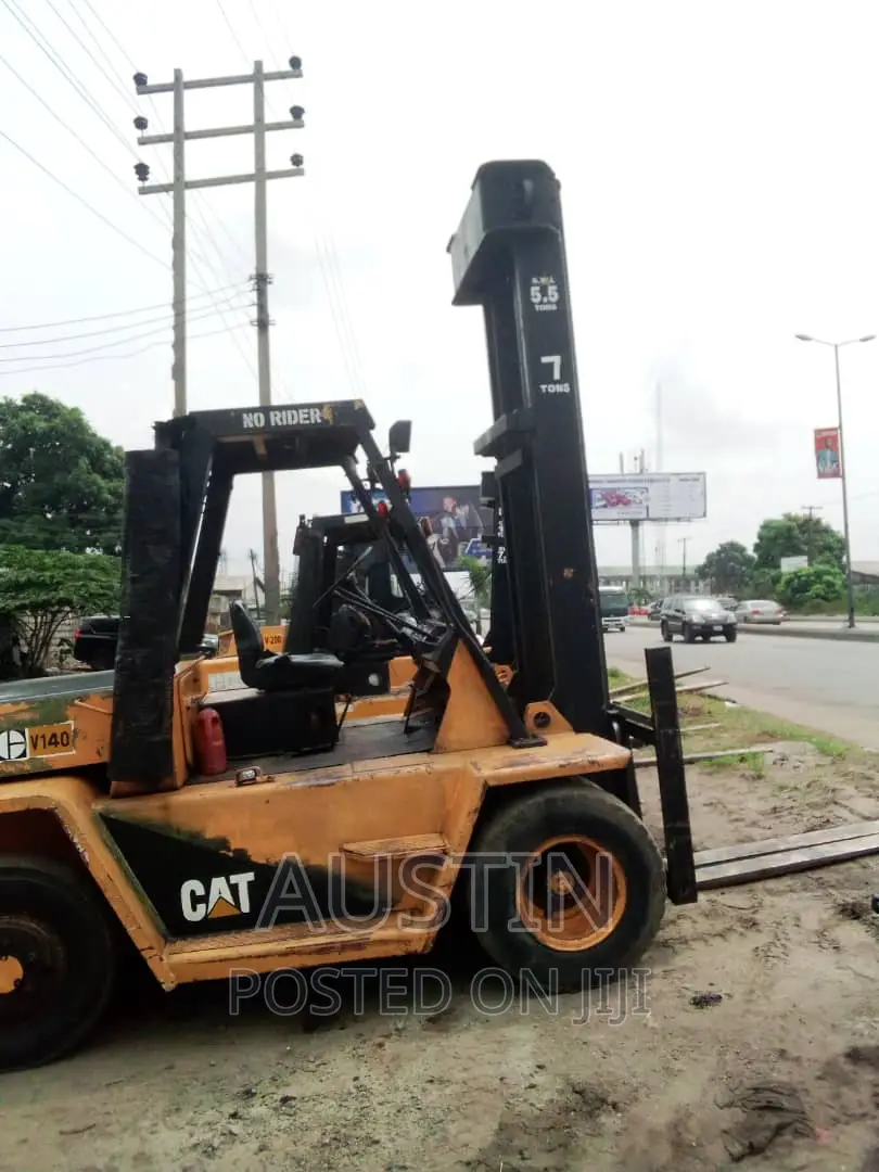 Self-Loader, Payloader and Forklifts for Hire