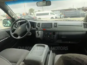 Toyota HiAce 2013 Silver