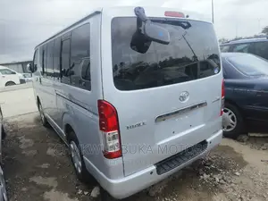 Toyota HiAce 2013 Silver
