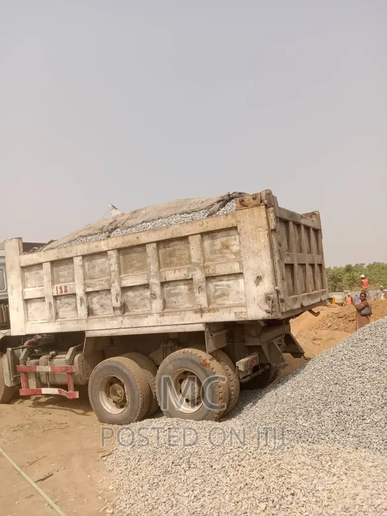 Asphalt, Chippings, Stone Dust and Sand