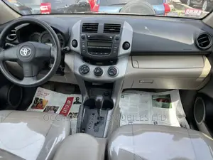 Toyota RAV4 I4 4x2 2008 Gold
