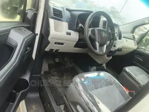 Toyota Grand HiAce 2019 White