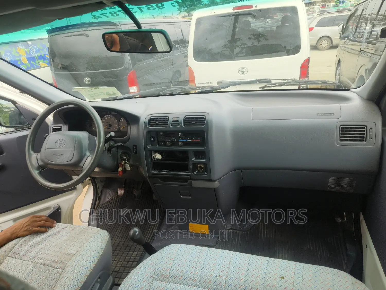 Toyota HiAce 2002 White