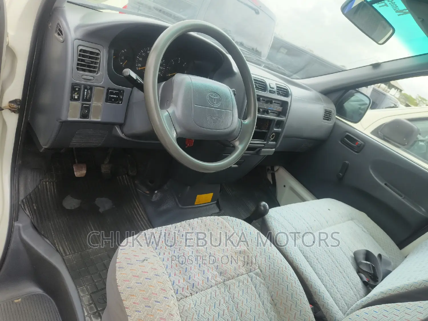 Toyota HiAce 2002 White