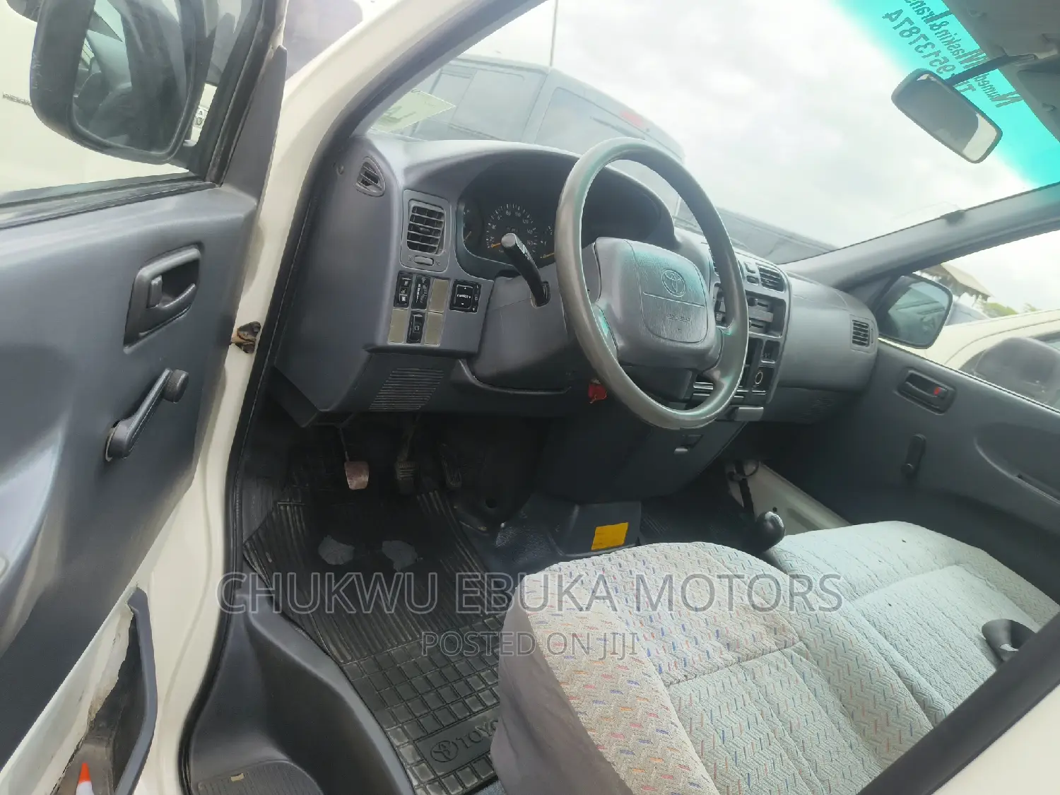 Toyota HiAce 2002 White