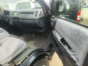 Toyota HiAce 2013 Black