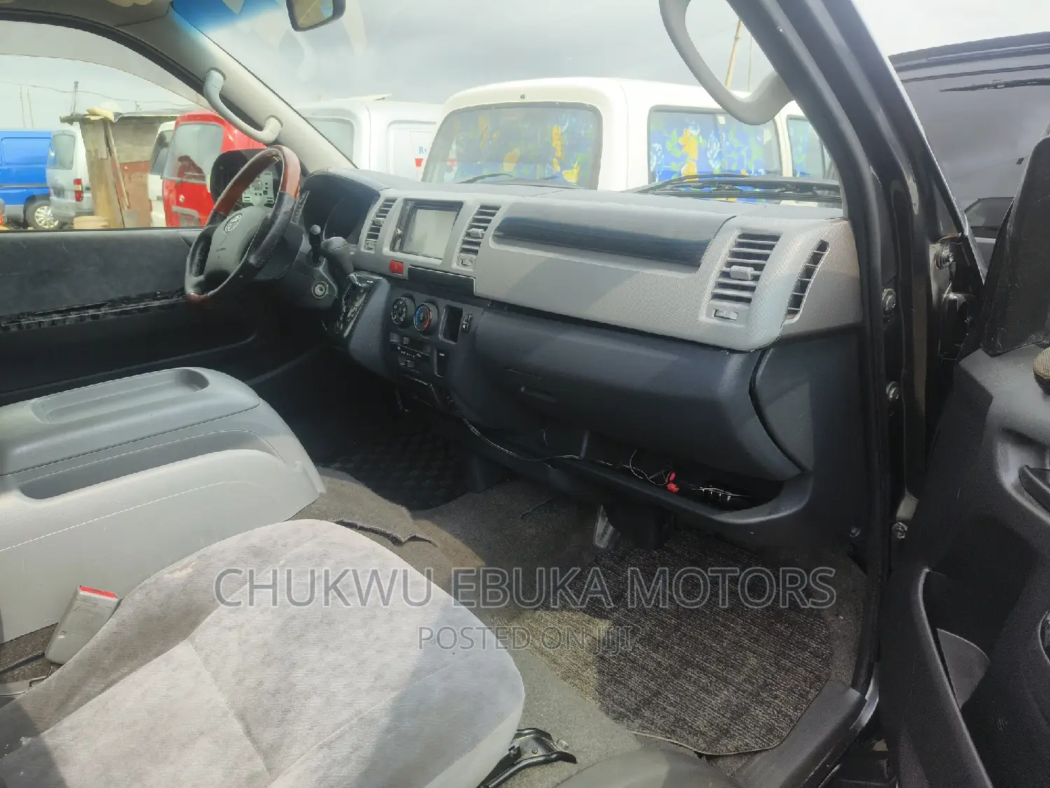 Toyota HiAce 2013 Black
