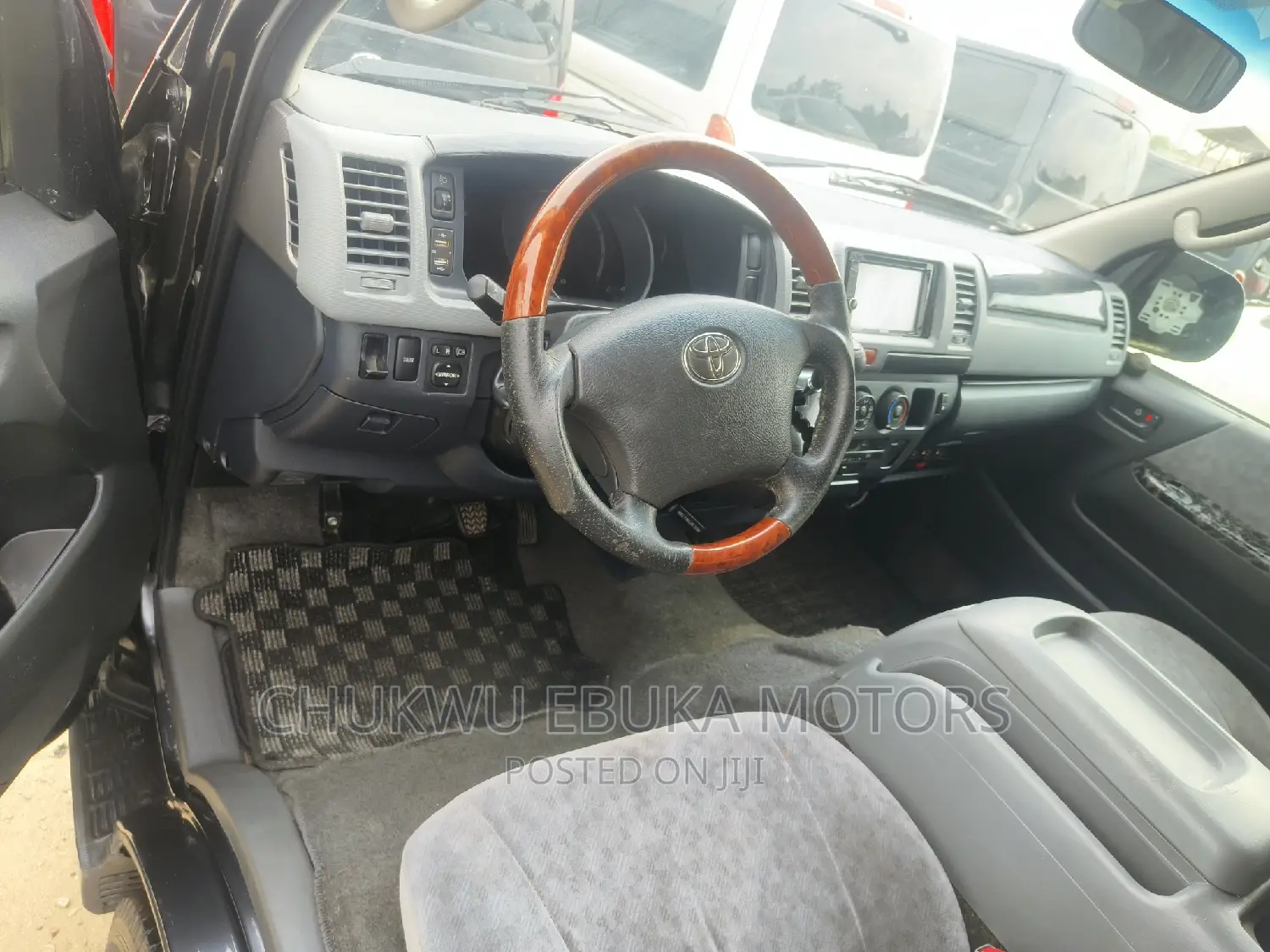 Toyota HiAce 2013 Black