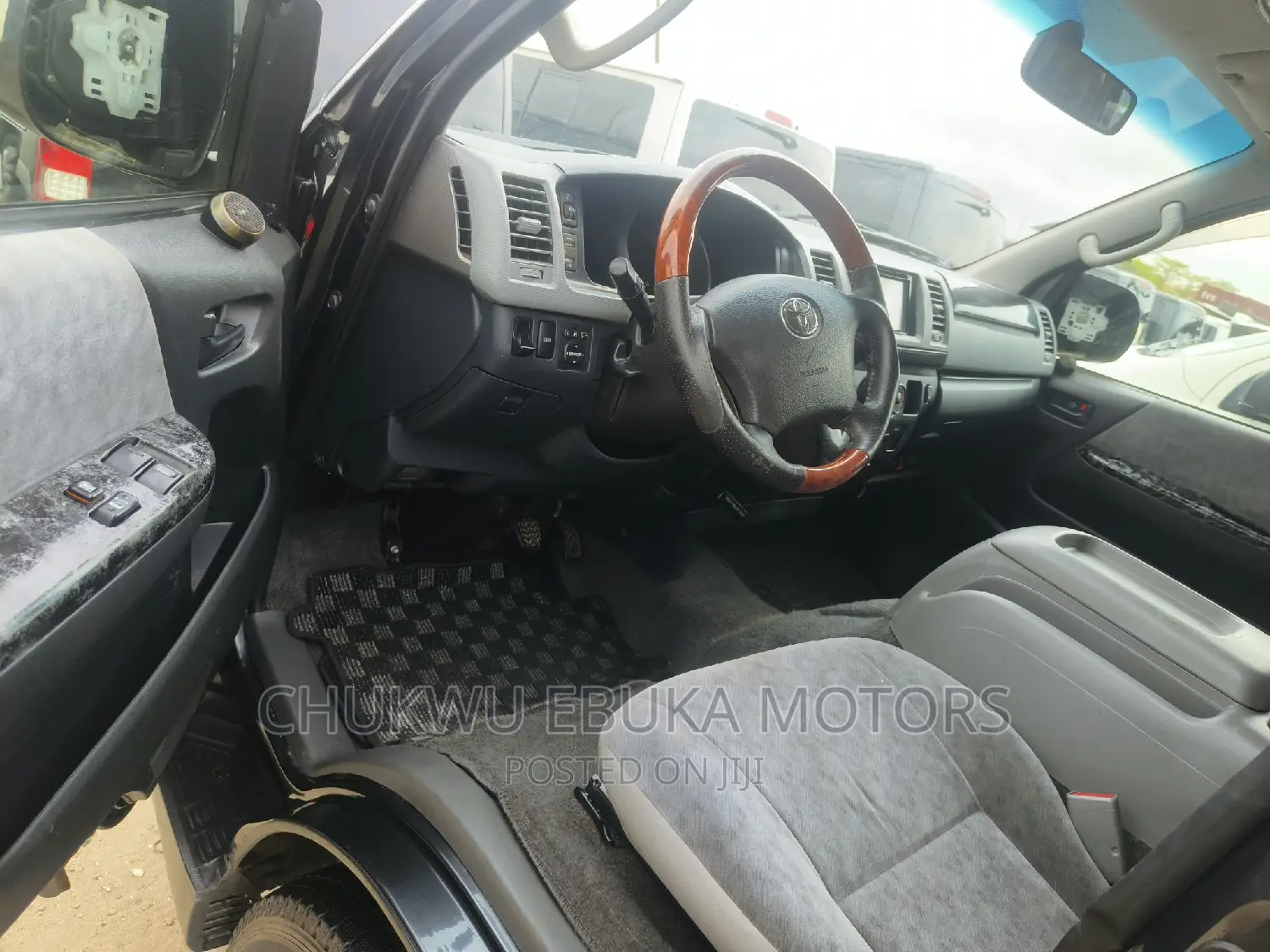 Toyota HiAce 2013 Black