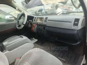 Toyota HiAce 2013 White