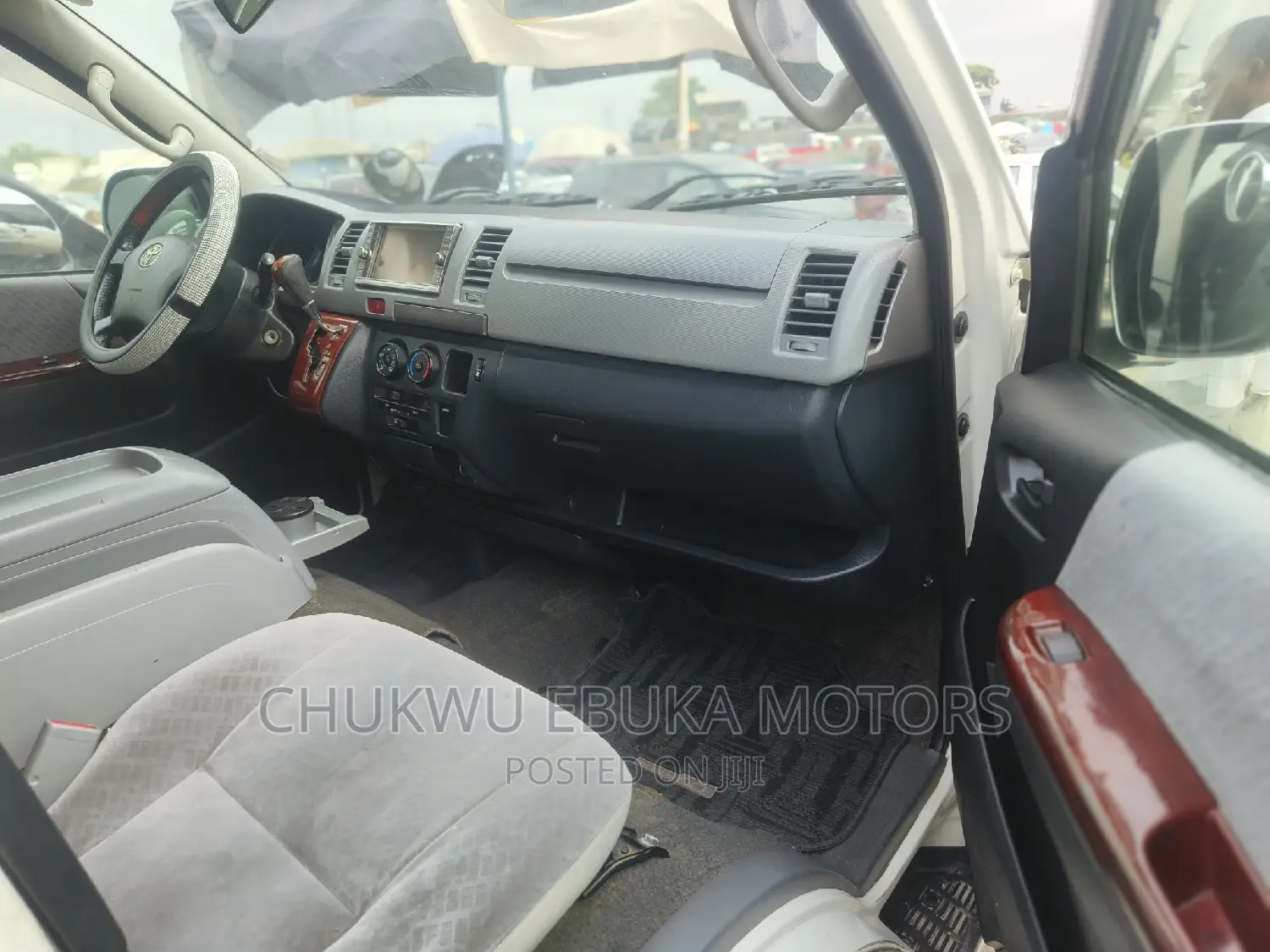 Toyota HiAce 2013 White