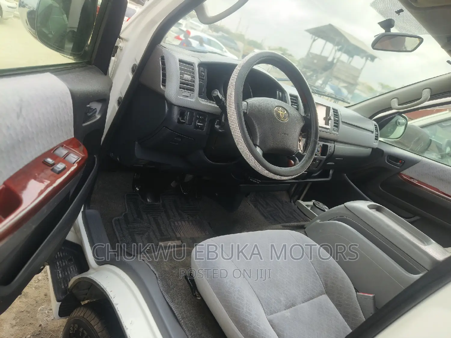 Toyota HiAce 2013 White