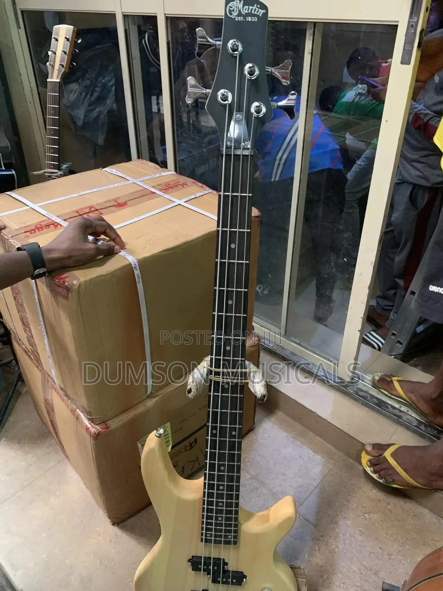 Active 4 Strings Bass Guitar