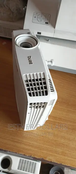 Clean White Benq Projector With Hdmi