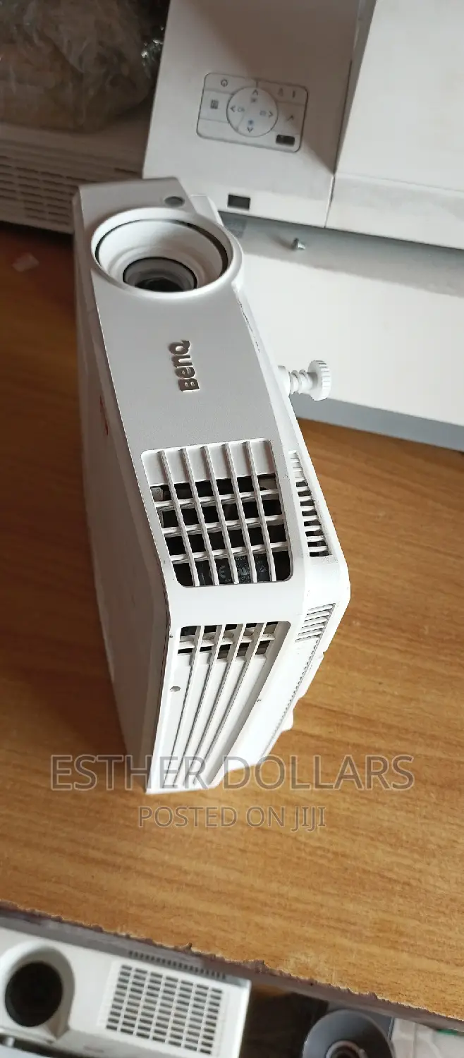 Clean White Benq Projector With Hdmi