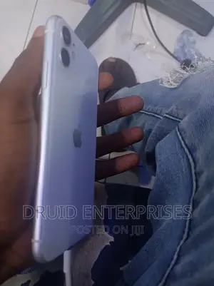 Apple iPhone 11 64 GB White