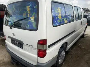 Toyota HiAce 2002 White