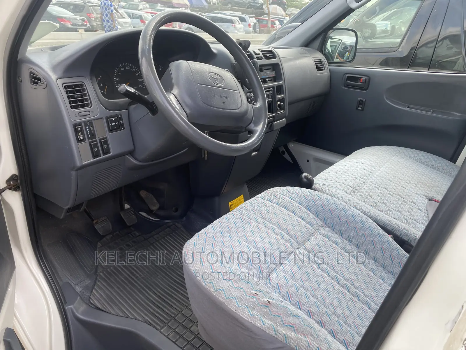 Toyota HiAce 2002 White