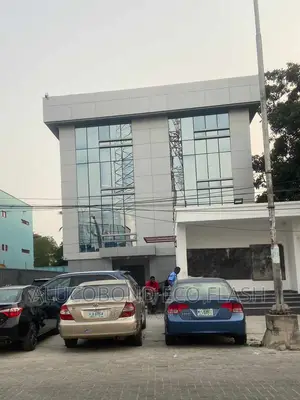 Cladding With Aluminum Composite Panels