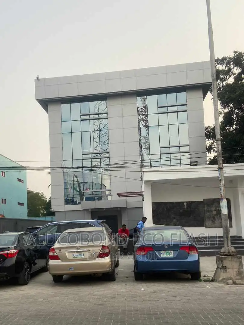 Cladding With Aluminum Composite Panels