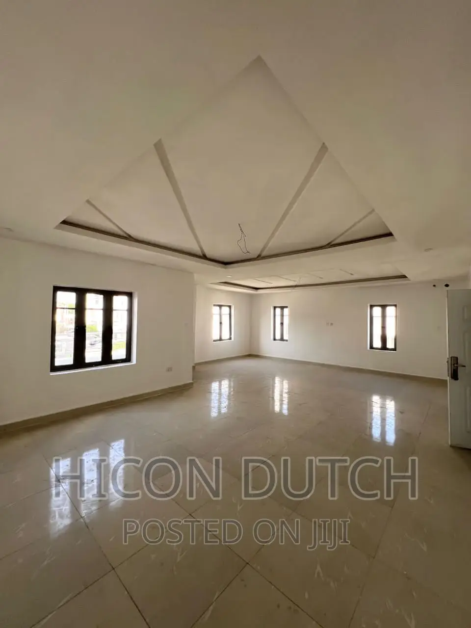 6bdrm Townhouse / Terrace in Peachville Estate, Life Camp for rent