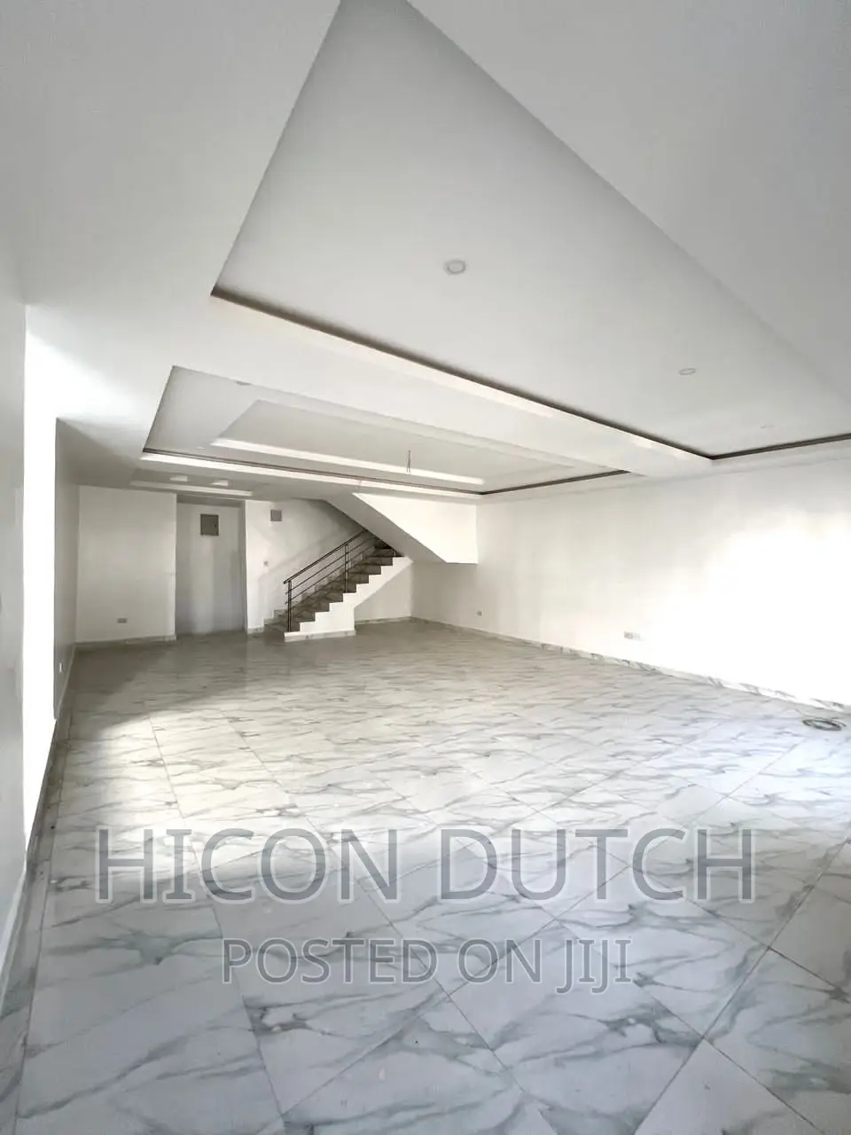 6bdrm Townhouse / Terrace in Peachville Estate, Life Camp for rent