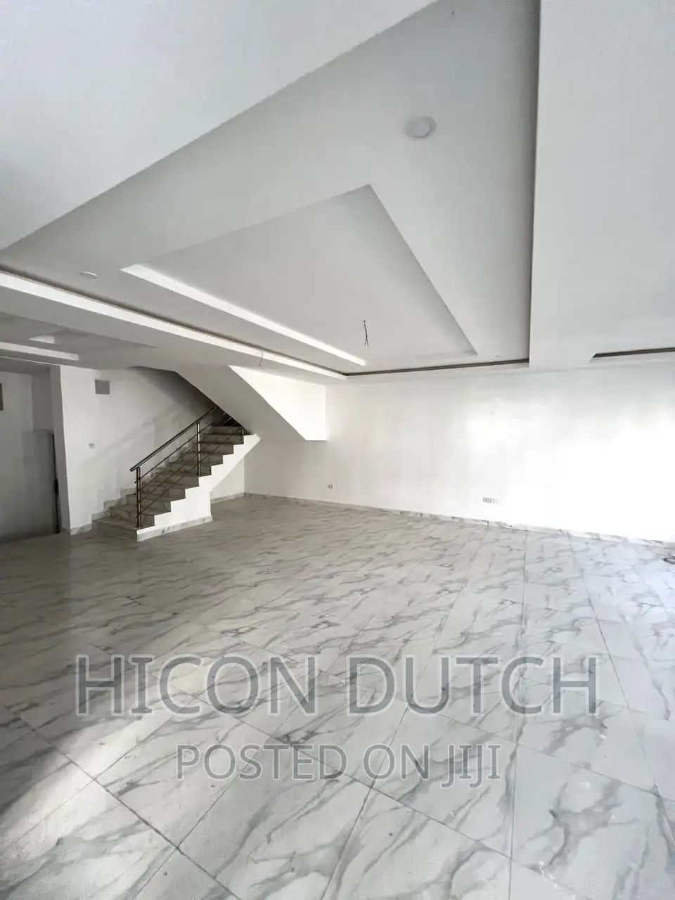 6bdrm Townhouse / Terrace in Peachville Estate, Life Camp for rent