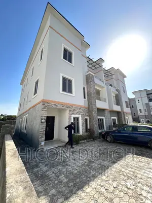 6bdrm Townhouse / Terrace in Peachville Estate, Life Camp for rent
