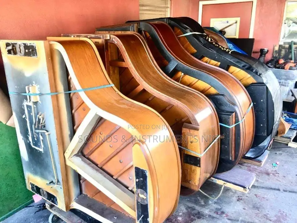 Grand Pianos and Upright Pianos