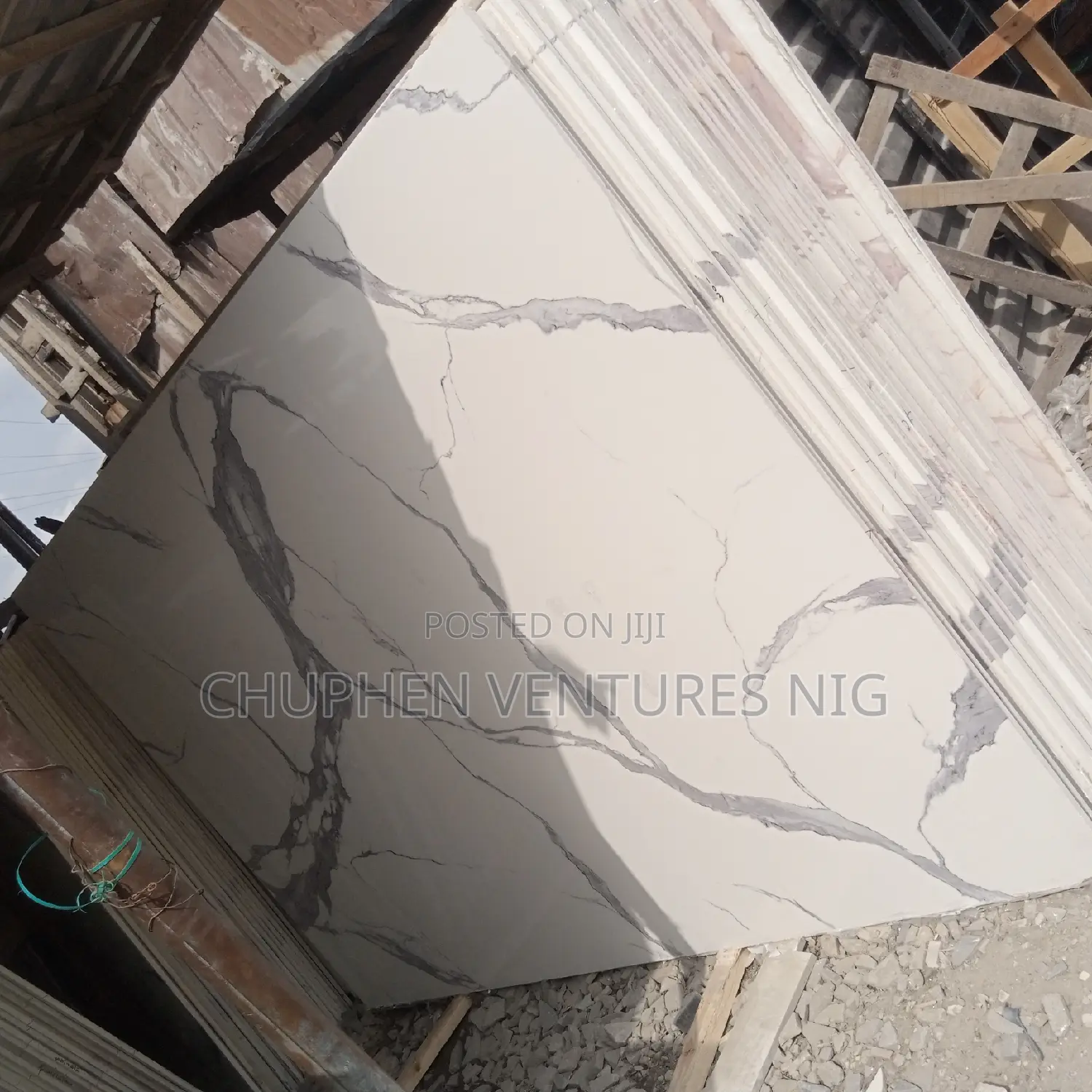 Quartz Carrara Light Wave