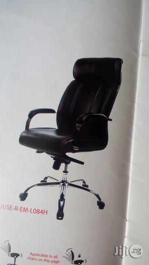 Quality Executive Leather Swivel Office Chair.