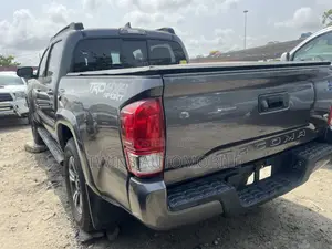 Toyota Tacoma Limited 2018 Gray
