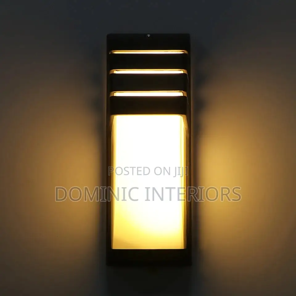 Black Aluminium Wall Lamp