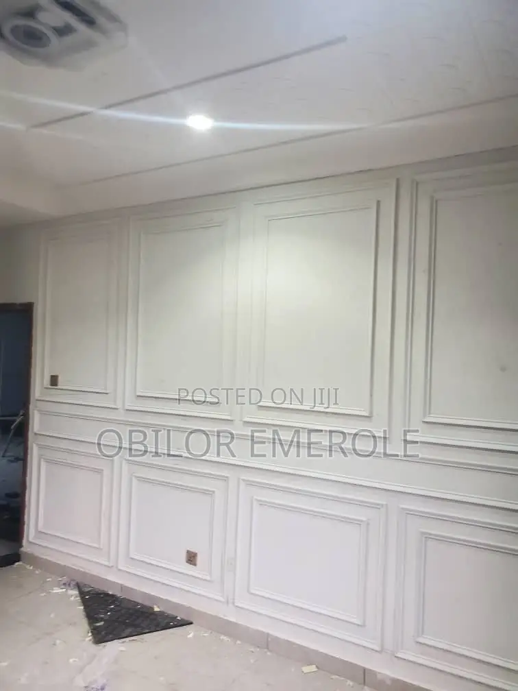 Wall Cornices/Wainscoting