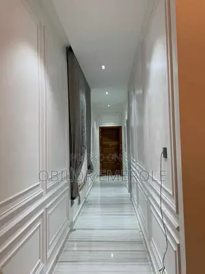 Wall Cornices/Wainscoting