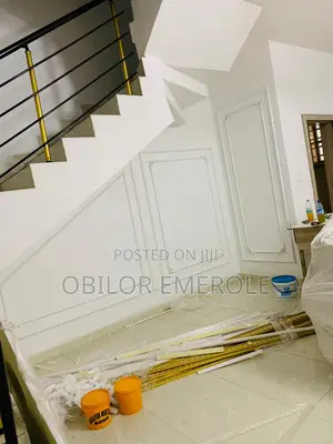 Wall Cornices/Wainscoting