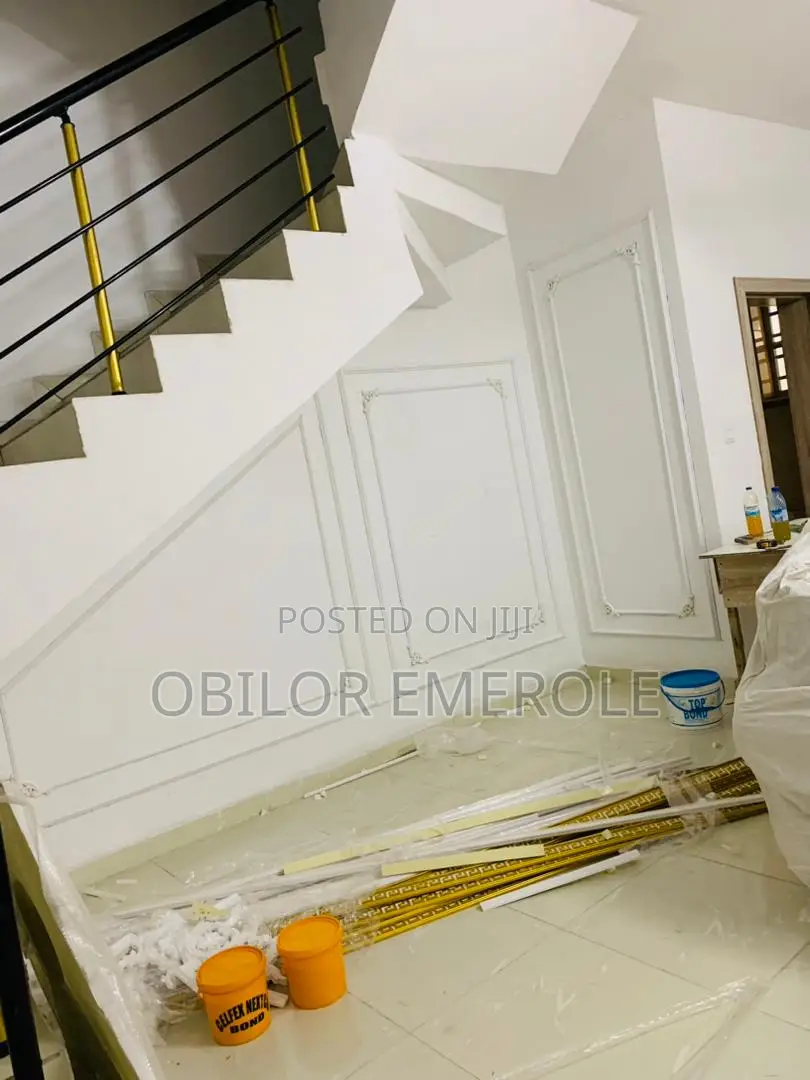 Wall Cornices/Wainscoting