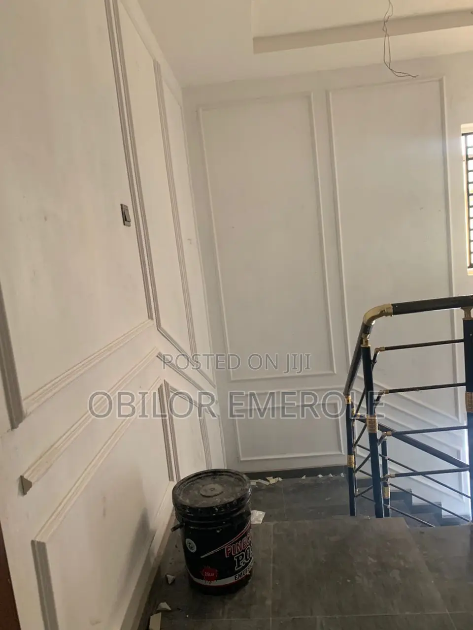 Wall Cornices/Wainscoting