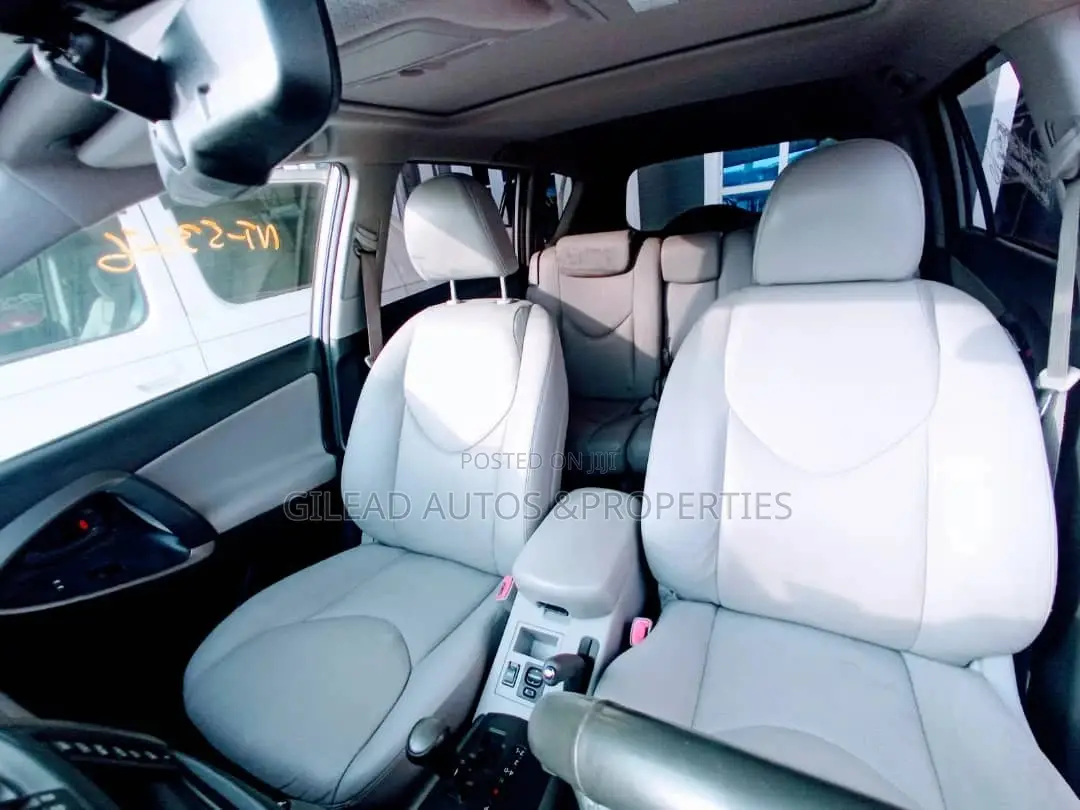 Toyota RAV4 Limited 2011 Silver