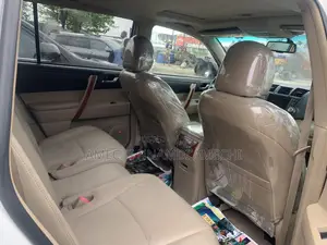 Toyota Highlander Limited 2010 White