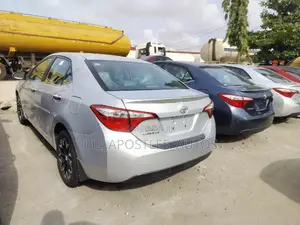 Photo - Toyota Corolla 2015 Silver