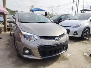 Toyota Corolla 2015 Brown