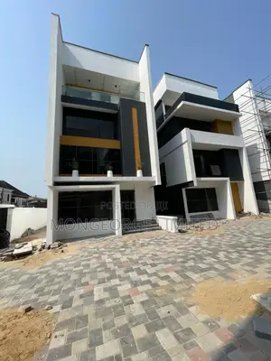 5bdrm Duplex in Chevron for sale