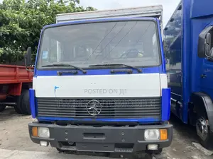 Photo - Mercedes-Benz 814 Follow Come Bucket