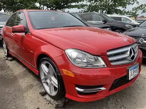 Mercedes-Benz C300 2013 Red