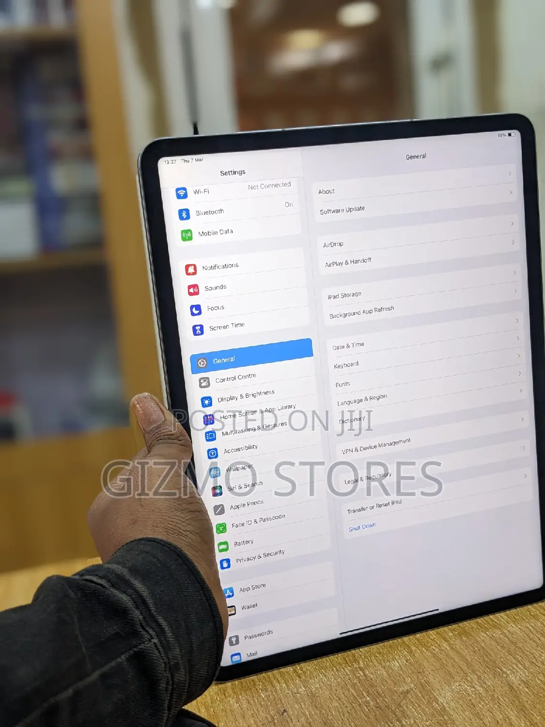 Apple iPad Pro 12.9 (2022) 256 GB Gray